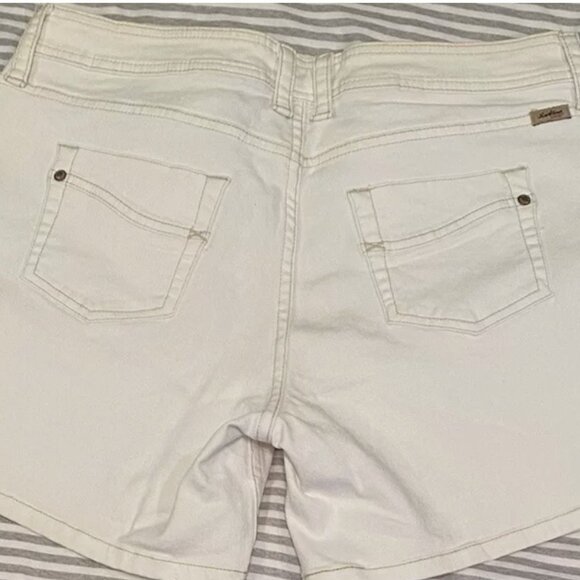 NWT Signature Levi Strauss Stretch Off White 5" Inseam Shorts Womens 12 Chino - Picture 2 of 4
